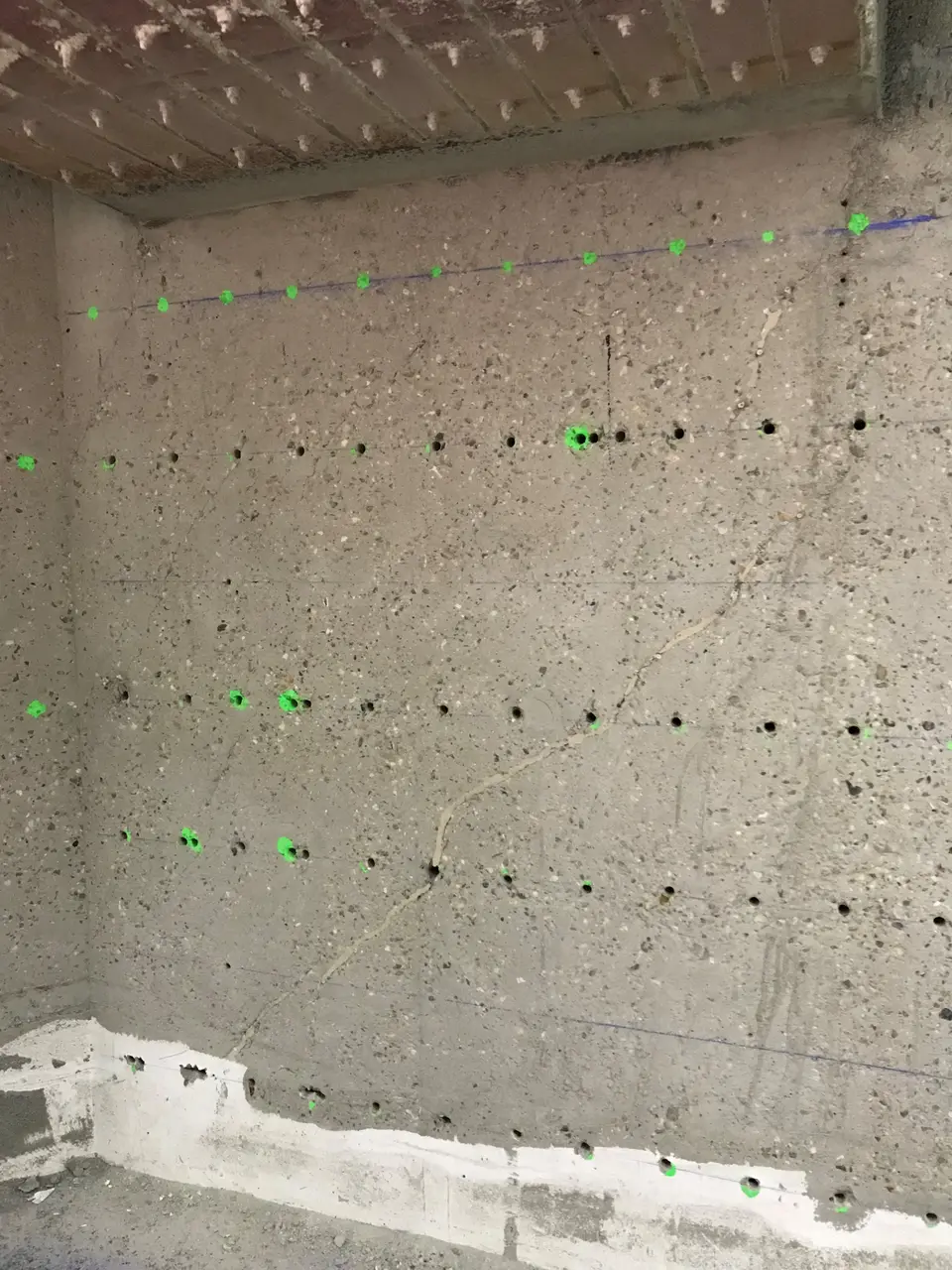 Repérage et numérotation des points de sondage sur voile existant, en vue du diagnostic structurel.