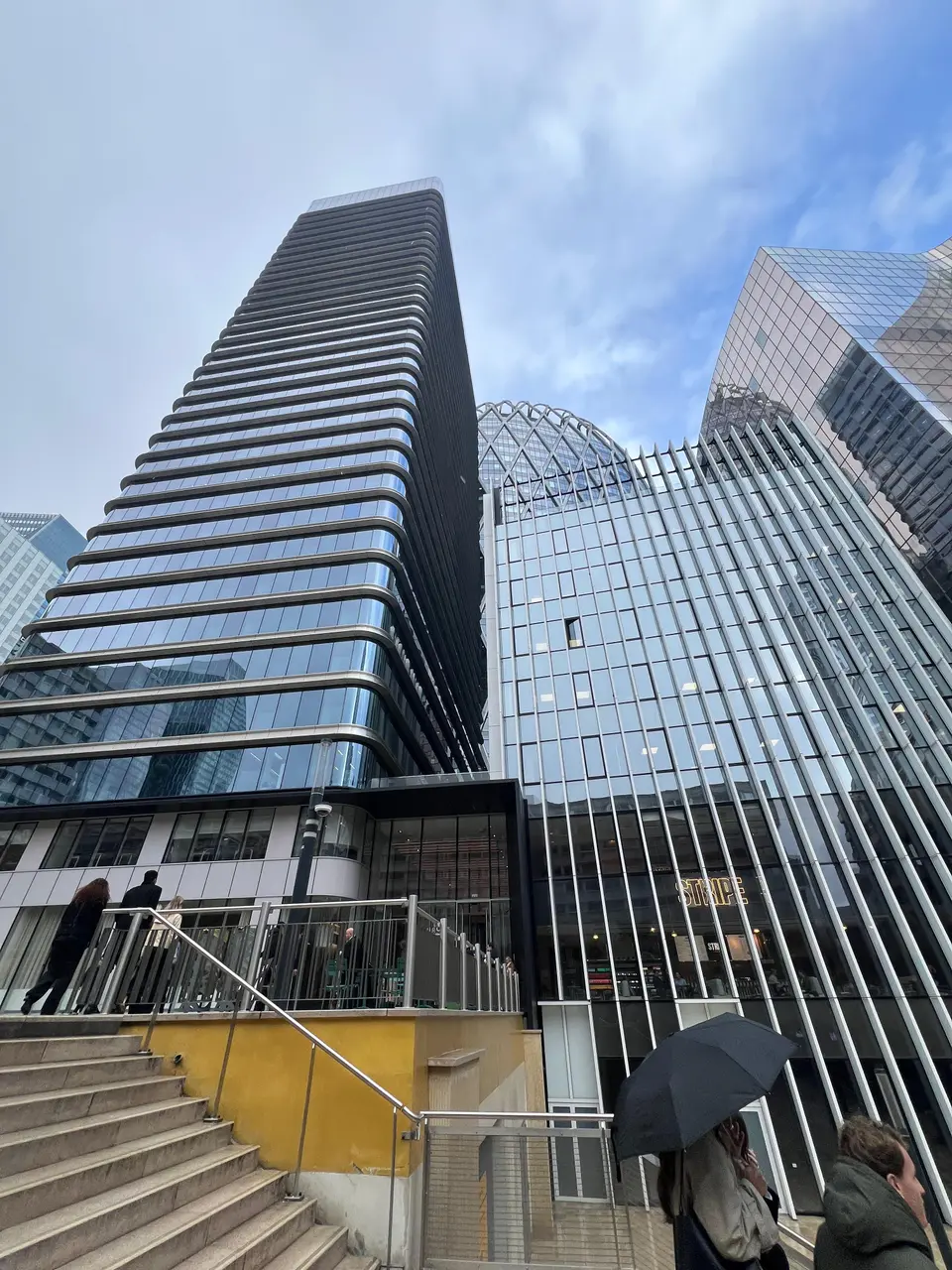Vue extérieure — Tour Aurore et bâtiment mitoyen, La Défense.